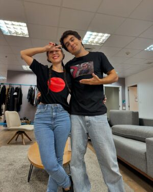 Daniel Rangel Instagram - Hoje é dia dessa parceira incrível que eu tive a sorte de ganhar nesse trabalho e vou levar pra vida! Parabéns minha amiga, que esse novo ciclo te traga ainda mais coisas boas, mais sucesso, mais saúde, mais trabalhos e mais amor! Seu coração é gigante, você merece o mundo! Tá sendo uma honra e uma alegria imensa trilhar essa jornada com você! Obrigado pela troca dentro e fora de cena, pelas crises de riso diárias e por todo o resto! Feliz aniversário, lov u 💛