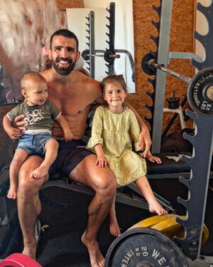 Daniel Weichel Instagram - 10 Tonnen workout mit meinen Lieben 💪🏼❤️