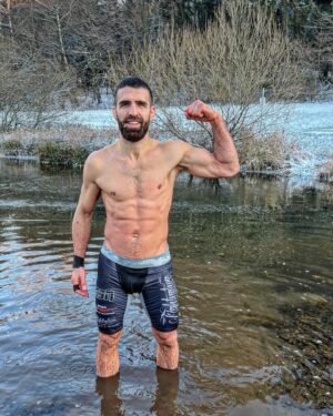Daniel Weichel Instagram - Egal ob im Cage, auf der Matte oder im Eis 💪🏼
Immer in meiner favorite #fightshort @kwon_kg #FIGHTNATURE 
Beim Weihnachtsshopping auf www.kwon.com spart ihr 10% mit meinem Code 👉🏼 daniel10 ✊🏼
#anzeige