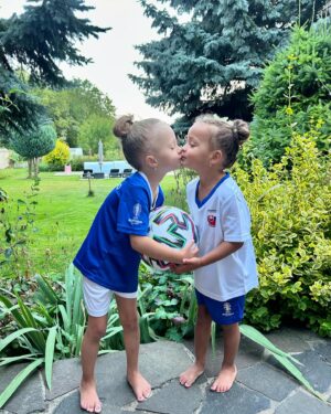 Daniela Nízlová Instagram - Fandime⚽️⚽️⚽️ #euro2024#football#futbal#soccer#fans#slovakia#lobotka