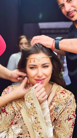 Daniella Rahme Instagram - Moroccan vibes on set. 👑✨ Go behind the scenes of my latest cover shoot in the beautiful #caftan. 🇲🇦 
@femmesdumaroc_officiel 
#DaniellaRahme #دانييلا_رحمة #morocco