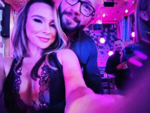 Danielle Harris Instagram - Vegas baby. @gstafford @wynnlasvegas @delilahlv absolutely fantastic dinner can’t wait to return!!! Thank you @burtbakman and @adamnorotsky for making it happen! ❤️