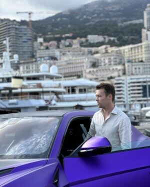Daniil Kvyat Instagram - Summer colors 😜💜