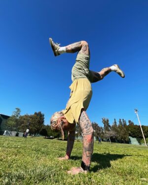 Daniil Matseychuk Instagram - Proper yoga asanas for you back 🛝🪁💙🙌🏽😘

#namaste #namaskaram #harekrishna #yoga #capoeira #danyakaratecapoeira