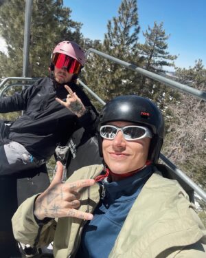 Daniil Matseychuk Instagram - an excursion into the destruction of creation ❄️💧🏔️
Was a blast 💥 

Still can feel that mountain air and super wet snow under my board 😁🚣🏻‍♀️🌊

muscle pain is a blessing 🫡