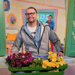 Danilo Bertazzi Instagram - .
Uno strano figuro si aggira alle mie spalle... 😱
.
.
.
.
#goodmorning #thursdaymotivation #ilovmyjob #tvstar #lapostadiyoyo #tvset