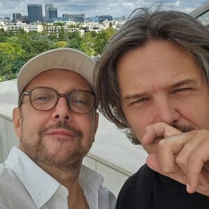 Danilo Bertazzi Instagram - E a Parigi ci siamo chiesti la mano💍
Ora tocca decidere la data.
Spero non troppo in là se no c'è il rischio che il pranzo di nozze lo si faccia nella mensa di una RSA con le badanti come testimoni.
❤️❤️
.
.
.
#love #loveislove #couple #gaymen #gaylove #paris