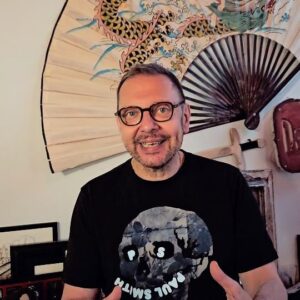 Danilo Bertazzi Instagram - Una volta a settimana, tornerò ad offrire un caffè a uno di voi "ex bambini" cresciuti con la magia della Melevisione. A distanza di 20 anni, i giochi e le avventure sono cambiati, i nostri pensieri e le nostre sfide sono diventati più complessi.

Come una volta, sarò con voi per una chiacchiera su temi che toccano il cuore della vita adulta.

Vuoi partecipare anche tu a "Fondi di Caffè"? Scrivi una mail a danilo.bertazzi@rkhstudio.com raccontandomi chi sei e di cosa vorresti parlare con me!