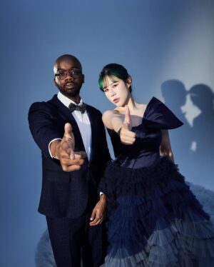 Danny Beeech Instagram - 最後一套婚紗來了

黑豹身為日本動漫宅氣沖天的美國人,最後一套婚紗只好配合他，你們自己看猜不猜的出動漫順序哈哈哈哈哈！ 都猜得出的話那你也宅氣沖天哈哈哈

我可能是渣男大學榮譽校長的印象太深值人心，導致這陣子我收到網路上跟現實中很多女生親自跟我説（工作人員或路上遇到），他們看到我結婚被鼓舞到，跟看到一般人結婚感覺不一樣（好像大家請路都很坎坷），也很恭喜我～

身為妮妮月老，我長年關心各位幸福，我覺得我能成功從渣男大學畢業的關鍵因素就是

我真的徹底再也沒有戀愛腦。
And我在大自然跟愛情面前都非常謙卑哈哈哈哈哈哈哈哈

但根據我的社會觀察，戀愛腦的女生真的死性不改，然後每一次都必死無疑。

再來是，有些女生很莫名的在戀愛時有夠唱秋，這種唱秋要舉例的話，類似是：我不想去google上班啊太累了啦我不喜歡

幹，google也沒有要聘你啊

這種的也是必死無疑，無一例外哈哈哈哈

以上肺腑之言獻給想要獲得幸福的人，我不是愛情專家，只是受夠渣男大學而已

留言隨便，送一個我在日本買的可愛小禮物，分享幸福給您

婚紗 @c.h_wedding 
西裝 @vandome_suit 
鞋子 @resarah_wedding_shoes

#婚紗  #婚紗照  #婚紗造型  #婚紗攝影