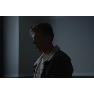 Danny Gevirtz Instagram - New music video on the channel today for @louisknight new smash ‘Burn This All Down’. Tell Louis you love him. 
-
Created by: Me
PA: @pattymcgoo 
PA: @m.j.ricciardi 
BTS: @mark_naples_ 
Location: @way_vine 
Produced in: @milanoteapp