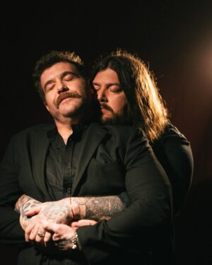 Danny Kiranos Instagram - “wHo iS gOnNa bE SuPpoRT fOr UK/Ireland”…a tale as old as time…as important as the meaning of life…look no further people. Our brother @natebergmansings will be joining us with all his filth and antics and beauty and splendor. My God, that voice…now you know. Now we all know. And the pig was happy.

📸: @chelsearoc