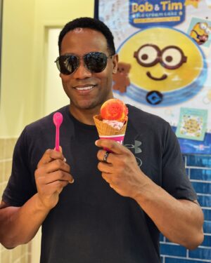 Dante Carver Instagram - 暑い日はアイスクリーム🍨
31の新作フレーバー『ピカチュウとホゲータのフルーツアイス』、めちゃくちゃ美味しかった🤤
#31アイスクリーム
アメリカでは
#バスキンロビンス ロビンス って呼んでるよ！
#ポケモン  Ice cream on a hot day 🍨 31’s new flavor “Pikachu and Hogeta fruit ice cream” was super delicious🤤 #31 Ice cream In the United States It’s called #Baskin-Robbins! #Pokémon #evering