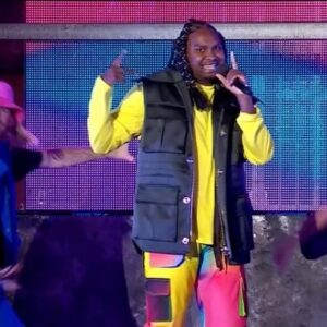 Danzal Baker Instagram - Hot diggity dawg 🔥

What a time performing at the Closing Ceremony of the Commonwealth Games in Birmingham ✌🏾

📸 Alex Pantling 
wearing @agrknit @amiparis @acnestudios @gucci styled by @aurieindianna