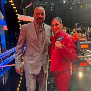 Daria Berenato Instagram - It airs TONIGHT! Definitely a bucket list type experience being on @familyfeudabc 🙏 Tune in tonight 8/7c on @abc to watch us kick some a** !