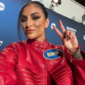 Daria Berenato Instagram - It airs TONIGHT! Definitely a bucket list type experience being on @familyfeudabc 🙏 Tune in tonight 8/7c on @abc to watch us kick some a** !