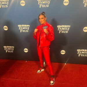 Daria Berenato Instagram - It airs TONIGHT! Definitely a bucket list type experience being on @familyfeudabc 🙏 Tune in tonight 8/7c on @abc to watch us kick some a** !