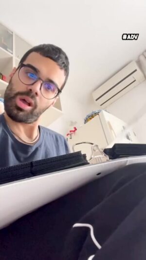 Dario Moccia Instagram - Ho mosso i primi passi nel mondo del collezionismo in modo molto modesto: purtroppo, i miei genitori non avevano molti soldi, quindi per tutta la mia vita mi hanno comprato un solo pacchetto. Voi però siete moooolto più fortunati di me perché vivete in un mondo in cui esiste Catawiki e e grazie al loro giorno d’asta senza riserva, potrete ottenere carte Pokémon e iniziare questo hobby a un prezzo davvero conveniente.

Per il pubblico internazionale (importante): I took my first steps into the world of collecting in a very modest way: unfortunately, my parents didn’t have much money, so throughout my life, they bought me only one pack. However, you are much luckier than me because you live in a world where Catawiki exists, and thanks to their no-reserve auction day, you can acquire Pokémon cards and start this hobby at a truly affordable price. 
#catawiki #noreserveday #adv @catawiki