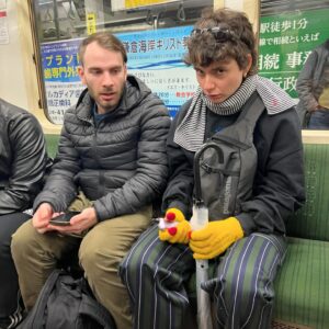 Dario Moccia Instagram - Finisce anche questo tour.
Nelle foto: io che canto al karaoke, io che spendo migliaia di euro nelle carte e me ne pento mentre la carta striscia, RosyRoss che asciuga @sonolamadame con le sue storie inutile sui turisti che smerdano gli asciugamani nel suo B&B, Sei che si carica la mattina (video che ha mandato ogni singola mattina nel gruppo Whatsapp del viaggio), io che chiamo @simonepanetty, una caramella carina di Mickey.