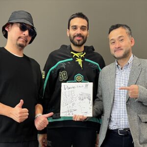 Dario Moccia Instagram - Blue Giant è una delle opere che più ho apprezzato degli ultimi anni. Ve ne ho pure parlato in uno degli scorsi capitoli della Nerd Cultura proprio per descriverne la maestosità. Proprio ieri ho letto il primo volume di Blue Giant: Supreme entusiasmandomi come non mai e oggi incontro Shinichi Ishizuka, il suo autore. Mi ha fatto anche un bellissimo disegno. Ringrazio anche Number 8 per aver sceneggiato la trasposizione animata e @jpopmanga per aver permesso tutto questo. Divertiamochi!