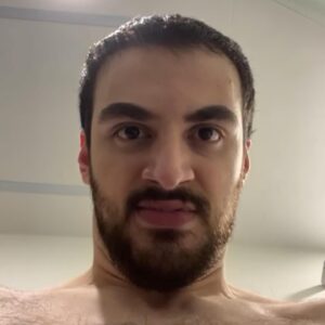 Dario Moccia Instagram - Finisce anche questo tour.
Nelle foto: io che canto al karaoke, io che spendo migliaia di euro nelle carte e me ne pento mentre la carta striscia, RosyRoss che asciuga @sonolamadame con le sue storie inutile sui turisti che smerdano gli asciugamani nel suo B&B, Sei che si carica la mattina (video che ha mandato ogni singola mattina nel gruppo Whatsapp del viaggio), io che chiamo @simonepanetty, una caramella carina di Mickey.