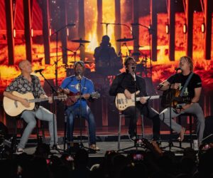 Darius Rucker Instagram - It’s shaping up to be an unforgettable weekend in Birmingham and Nashville 🤙 Hope to see your faces there 🐡

📸: @spideysmith