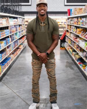Darnell Ferguson Instagram - Premiering Wednesday, December 6th at 9pm- “Flavortown Academy: Antonia vs. Jet Finals” – TOURNAMENT FINALE

The top 3 students at Guy Fieri's Flavortown Academy have made it to the senior finals, where all the culinary lessons "professors" Jet Tila and Antonia Lofaso have taught them will be tested. They'll make an upscale entrée using ingredients determined by a roll of the dice. The two most successful students will move on to the final culinary exam, where they will serve up an impressive graduation dinner. The last student standing will receive the Supermarket Cum Laude diploma and the $35,000 Graduation Prize.  Love judging with @meilin21 @heytroyjohnson  #superchef #superchefgrudgematch #darnellferguson #itainteasybeingsuper #foodnetwork #judging #takesonetoknowone