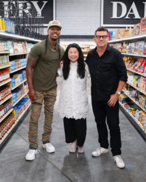 Darnell Ferguson Instagram - Premiering Wednesday, December 6th at 9pm- “Flavortown Academy: Antonia vs. Jet Finals” – TOURNAMENT FINALE

The top 3 students at Guy Fieri's Flavortown Academy have made it to the senior finals, where all the culinary lessons "professors" Jet Tila and Antonia Lofaso have taught them will be tested. They'll make an upscale entrée using ingredients determined by a roll of the dice. The two most successful students will move on to the final culinary exam, where they will serve up an impressive graduation dinner. The last student standing will receive the Supermarket Cum Laude diploma and the $35,000 Graduation Prize.  Love judging with @meilin21 @heytroyjohnson  #superchef #superchefgrudgematch #darnellferguson #itainteasybeingsuper #foodnetwork #judging #takesonetoknowone