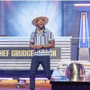 Darnell Ferguson Instagram - The ask… do you like your job?? Yes!!!! But I wish they gave me more hours lol they only give me one shift a week Tuesday at 9/8c on @foodnetwork @streamonmax #superchefgrudgematch #itainteasybeingsuper #foodnetwork #grudgeday #settlingbeef