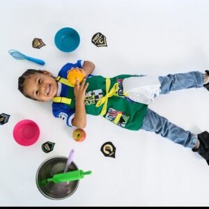 Darnell Ferguson Instagram - It’s the holiday season and the new kids aprons from @rockchef2impress are out!! Whether they are cooking in the kitchen or doing kid friendly task! Also get them a copy of #superchefsfamilycookbook @barnesandnoble #gifts #holidayshopping #giftwrapping #christmas #superchefgrudgematch #superchef