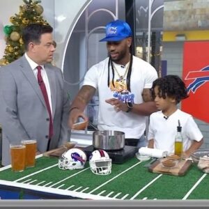 Darnell Ferguson Instagram - Christmas came earlier for me!! This memory with my little man was the best gift ever!! #supercheffamilycookbook #superchefgrudgematch #itainteasybeingsuper #todayshow #nyc #legend-Ali #prouddad #happyholidays #merrychristmas