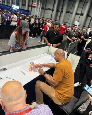 Darryl Strawberry Instagram - Being @fanaticsfest was an absolute delight! Great job @michaelrubin @fanatics @topps @meadchaskysports @jstraw05 @boyfromnewyorkcity @jim.simpson1