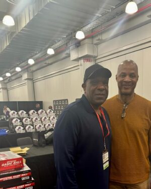 Darryl Strawberry Instagram - Being @fanaticsfest was an absolute delight! Great job @michaelrubin @fanatics @topps @meadchaskysports @jstraw05 @boyfromnewyorkcity @jim.simpson1