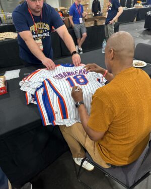 Darryl Strawberry Instagram - My Favorite Place NYC ❤️
@fanaticsfest 
@fanatics @topps @meadchaskysports