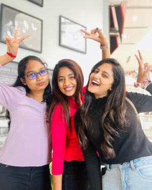 Darshini Gowda Instagram - True friends are like diamonds—bright, beautiful, valuable, and always in style.
@darshini_17.vp 
@darshinigowda01