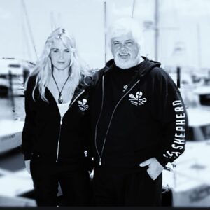 Daryl Hannah Instagram - Paul Watson has dedicated his life to protecting our planet and its inhabitants. it’s outrageous that he should be imprisoned for protecting our shared life support systems. 
Please go to the link in my bio and sign the petition to FREE Paul Watson. 🩵💙🩵 🐋