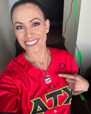 Dasha Kuret Gonzalez Instagram - Such a fun surprise and amazing gift!!! Thank you so much @jadecargill @datdudebp and @thetexassmoke for all of your love and friendship. 😇🙏🏽🤗💃🏽❤️💚🖤🥎 💨 It’s been such an incredible blessing to be able to share my talents with y’all’s amazing talents and be a part of such an amazing team!!! Let’s make it 2x Champs this year!!! 💪🏽😎🤘🏽