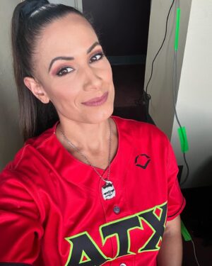 Dasha Kuret Gonzalez Instagram - Such a fun surprise and amazing gift!!! Thank you so much @jadecargill @datdudebp and @thetexassmoke for all of your love and friendship. 😇🙏🏽🤗💃🏽❤️💚🖤🥎 💨 It’s been such an incredible blessing to be able to share my talents with y’all’s amazing talents and be a part of such an amazing team!!! Let’s make it 2x Champs this year!!! 💪🏽😎🤘🏽