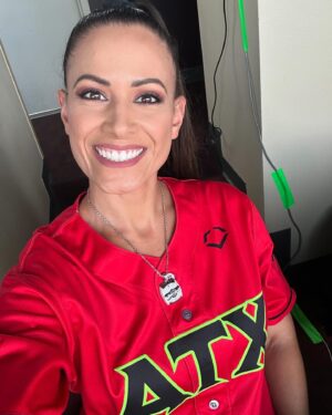 Dasha Kuret Gonzalez Instagram - Such a fun surprise and amazing gift!!! Thank you so much @jadecargill @datdudebp and @thetexassmoke for all of your love and friendship. 😇🙏🏽🤗💃🏽❤️💚🖤🥎 💨 It’s been such an incredible blessing to be able to share my talents with y’all’s amazing talents and be a part of such an amazing team!!! Let’s make it 2x Champs this year!!! 💪🏽😎🤘🏽