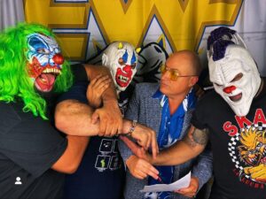 Dave The Clown Instagram - Sucedió !!! Empezaron a llegar los contratos para Estados Unidos … por el momento es un NO! Tenemos luchas muy importantes en México con AAA , pero queda demostrado que lugar donde nos presentamos es lleno total y el público sale contento por eso nos hemos ganado un lugar . Gracias @therealjackfancy gracias @ewfempire nos vemos pronto … #tecargóelpayaso