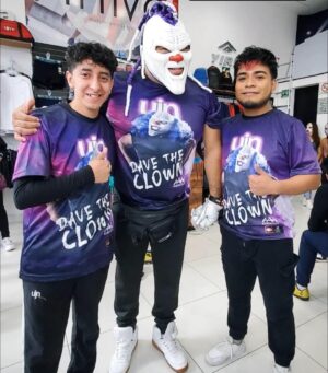 Dave The Clown Instagram - Muchas gracias a @uin.mx por la oportunidad de estar en sus diseños ,gran marca de ropa deportiva y de gran calidad . Ya pueden comprar en sus tiendas la ropa de UIN con diseños de @luchalibreaaa