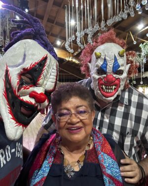 Dave The Clown Instagram - Una reunión con la senadora @ernestinagodoyr_ con bastantes propuestas de mejora para nuestra lucha libre . Creo en usted Ernestina