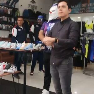 Dave The Clown Instagram - Muchas gracias a @uin.mx por la oportunidad de estar en sus diseños ,gran marca de ropa deportiva y de gran calidad . Ya pueden comprar en sus tiendas la ropa de UIN con diseños de @luchalibreaaa