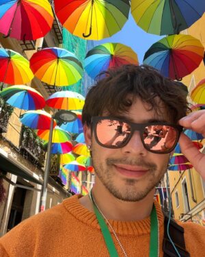 David Archuleta Instagram - When I was Naranja 🍊 en Madrid

Took the guided tour with mi hermana @amber.cosette take me back