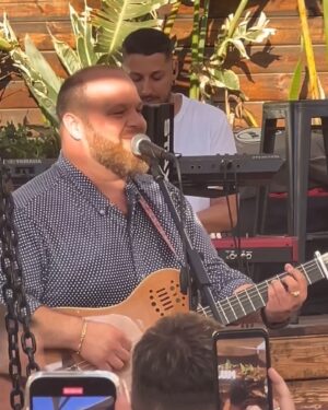 David Barrull Instagram - Por aquí os dejo alguna instantánea de lo que vivimos en la #feriademalaga en @jaleo.malaga y ayer en @tulum_club estoy disfrutando muchísimo de la #GiraEterno2024 muchas gracias #familia por venir a disfrutar con nosotros. Que no te lo cuenten te doy mi palabra que no te quedarás indiferente. Nos vemos en los escenarios 😘