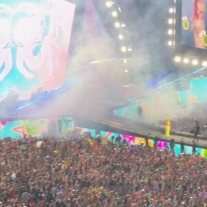 David Bisbal Instagram - ¡La señorita Carolina lo ha dado todo! ¡Qué locura! Un espectáculo en toda regla. Ayer fuimos todos team bichota en el Bernabéu. Se veía precioso.  @karolg !Felicidades por ese increíble concierto de los 4 que tienes en el Bernabéu! Eres una artista impresionante y tu energía en el escenario es inigualable. ¡Sigue brillando, bichota!