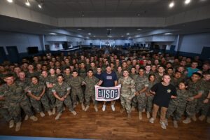 David Boreanaz Instagram - @imdboreanaz embarked on a USO tour where he visited Scott Air Force Base (@teamscottafb) and Fort Leonard Wood (@fortleonardwood) to screen the premiere of #SEALTeam Season 7! 
 
Thank you to the service members and @theuso for graciously welcoming #ParamountPlus and @sealteam_pplus. #TheUSO
