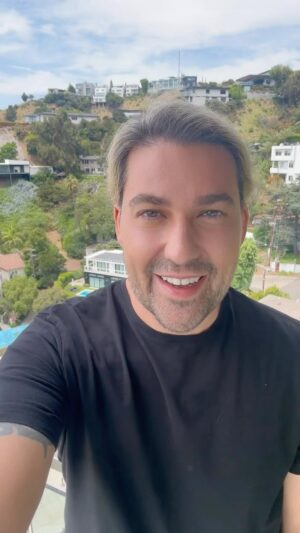 David Garrett Instagram - „Blinding Lights (David Garrett Edition) is out now on all streaming platforms! How do you like this symphonic approach? 🎻

#blindinglights #theweeknd #davidgarrett #newmusic #violinist #crossovermusic