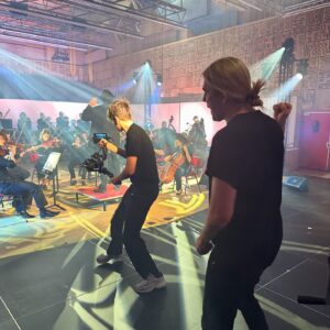 David Garrett Instagram - Making of - Part 2 of shooting the music video to „Blinding Lights (David Garrett Edition)“ 😄🎻
Which pic is your favourite and most important question: have you watched the full music video on YouTube yet?

#behindthescenes #musicvideoshoot #musicvideo #orchestra #symphony #theweeknd #blindinglights