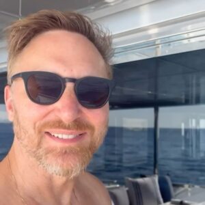 David Guetta Instagram - Having some days off with my family is the best to recharge the battery 🔋🛥️☀️
This @rivayacht is stunning 😍