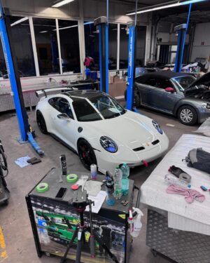 David Henrichs Instagram - Winter beater 🤪❄️🏎️
